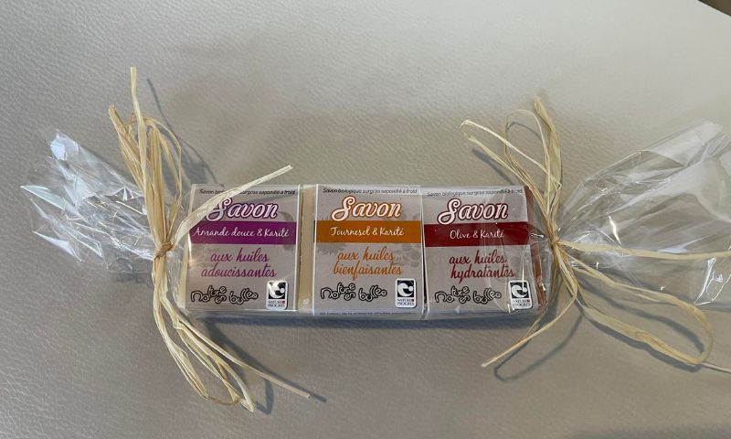 [220524_4698] Assortiment de 3 mini savons (Assortiment de 3 mini savons : noisette, olive, amande douce)