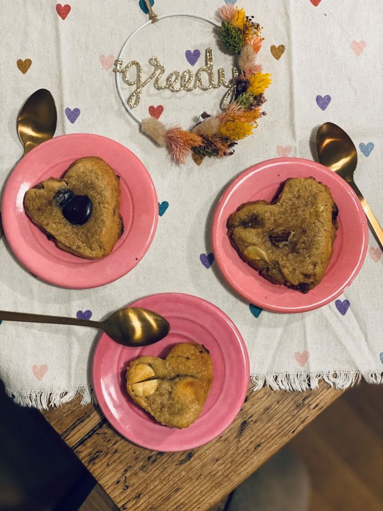 [250131_8403] Cookie en forme de coeur - GREEDY COOKIES (Cookie choc blanc pécan caramel)